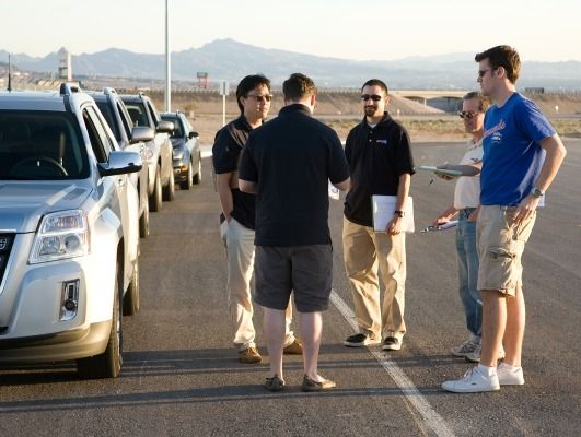 Đánh giá xe, nhìn ra thế giới